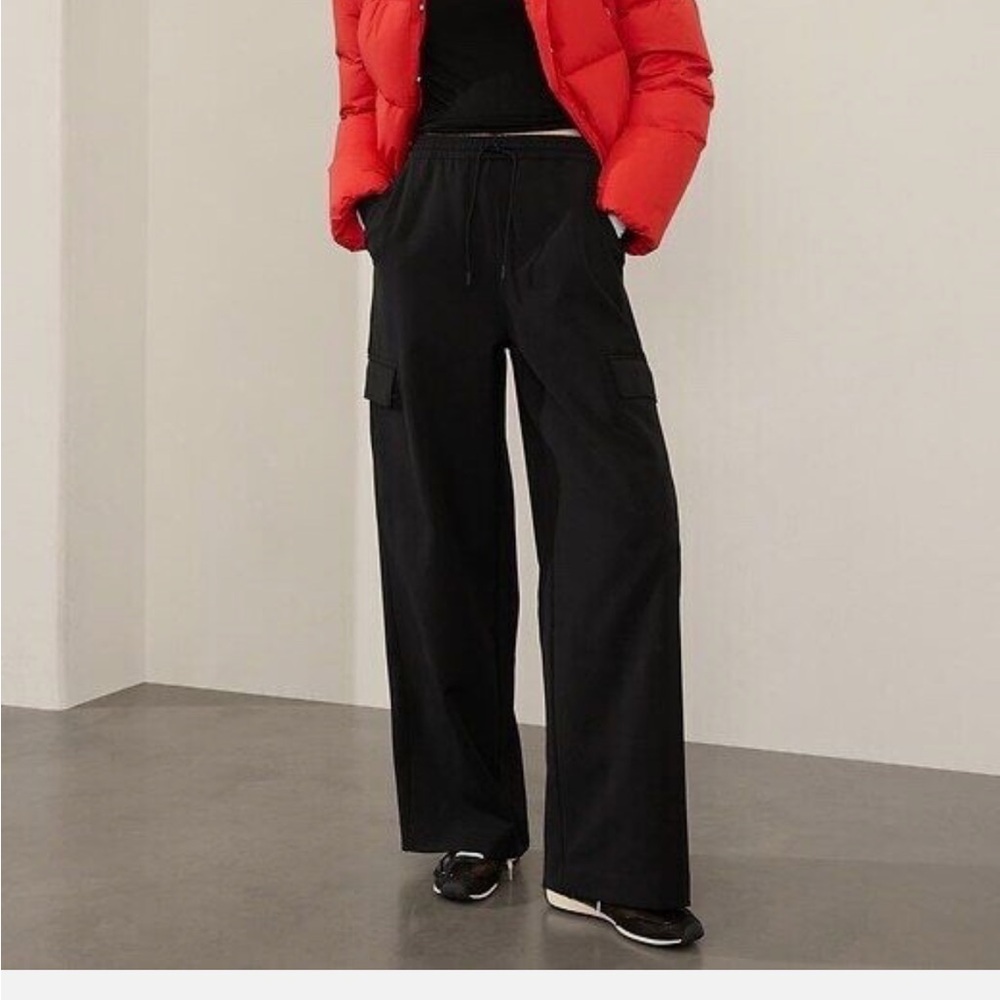 Black Wide-Leg Women's Pants